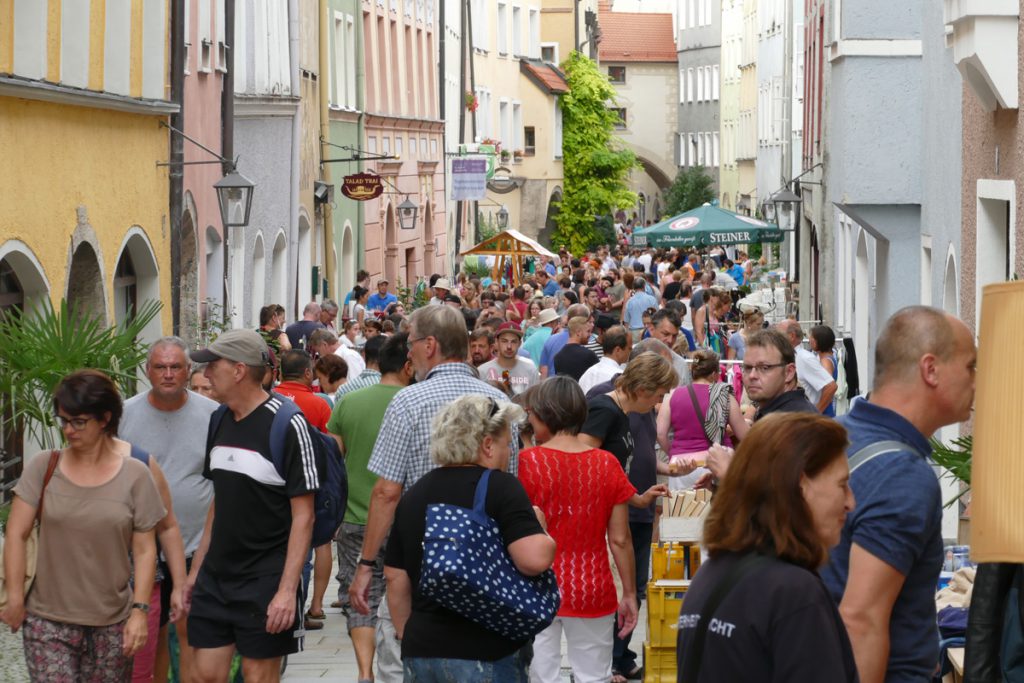 Gelungener Nachtflohmarkt in Burghausen Diakonisches Werk Traunstein