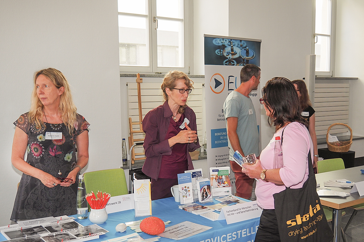 Info_Menschen_Hörbehinderung_P6120045_1200x800.jpg