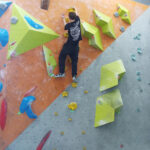 Mut und Geschicklichkeit an der Kletterwand führen zum Ziel.