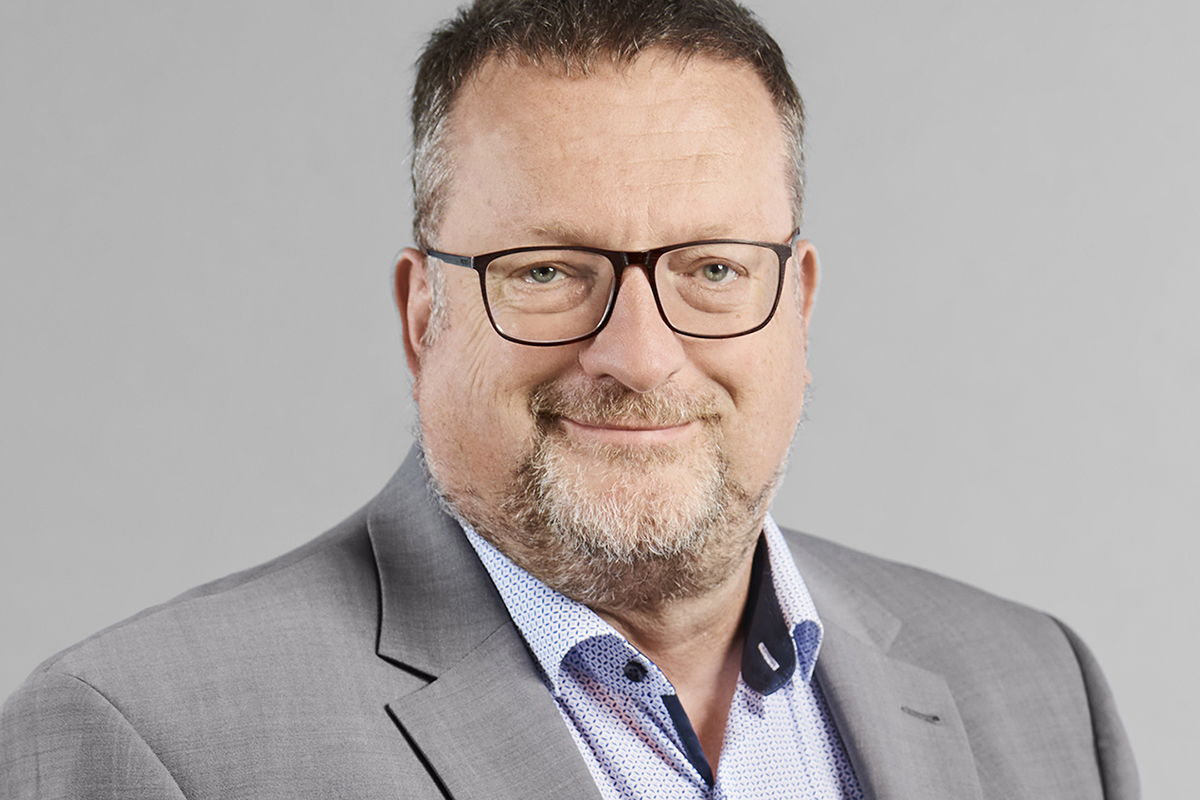 Oberkirchenrat Stefan Blumtritt, Leiter der Abteilung „Kirche und Gesellschaft“ im Landeskirchenamt, predigt beim Gottesdienst am Diakoniesonntag. Foto: ELKB/McK