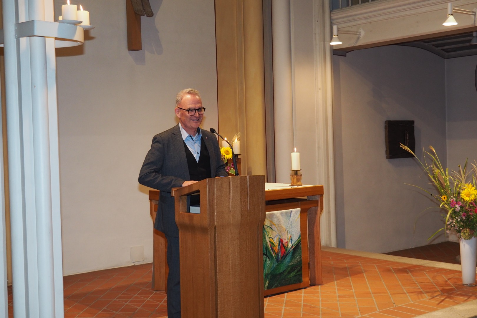 Sabine Aschenbrenner habe ihre Arbeit immer mit „Herz, Verstand, Klarheit und Barmherzigkeit“ gemacht, sagte Stefan Seiderer vom Caritasverband.