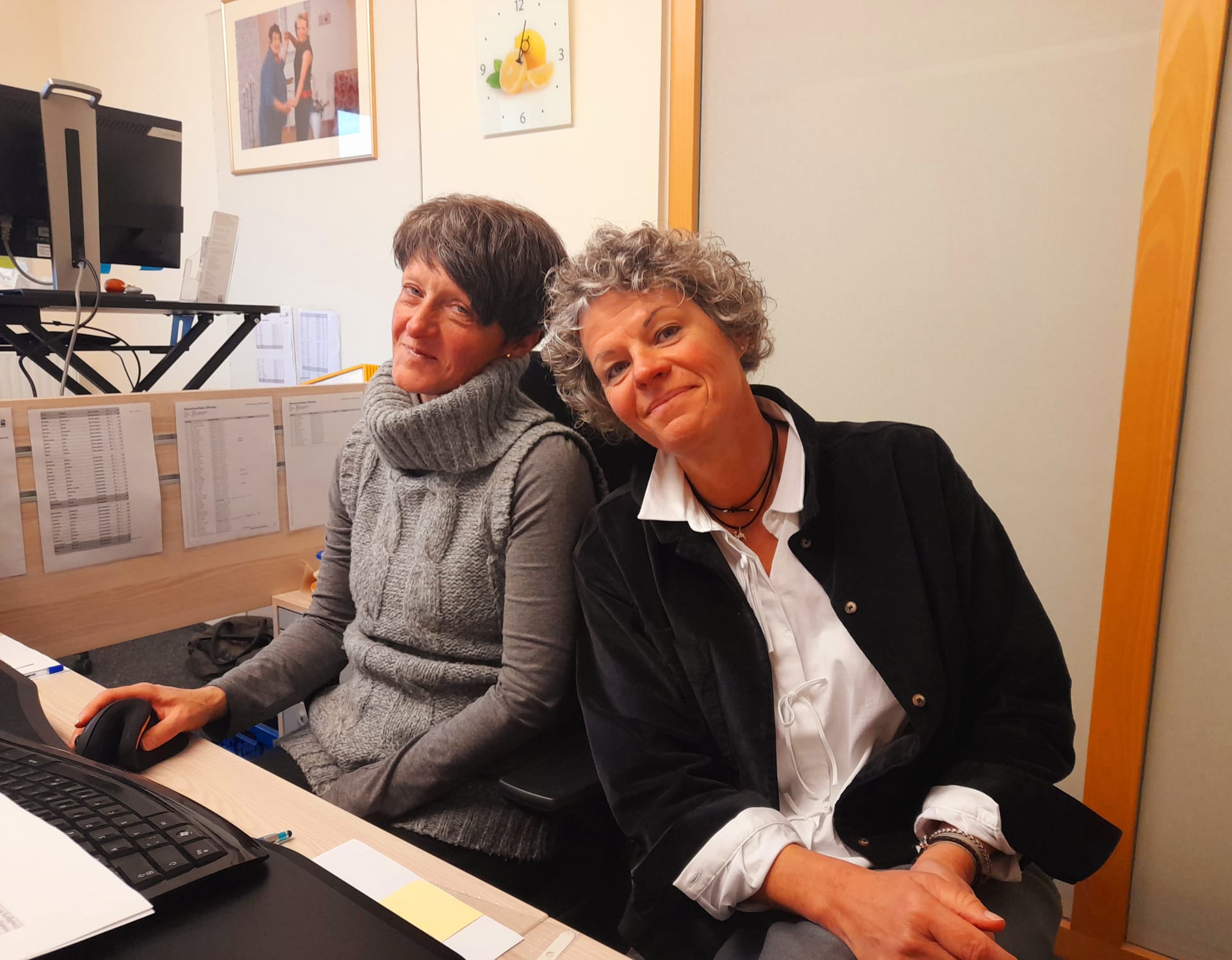 Silvia Konkoly (links) und Sabine Glas bilden das neue Verwaltungsteam des Chiemgau-Stifts.