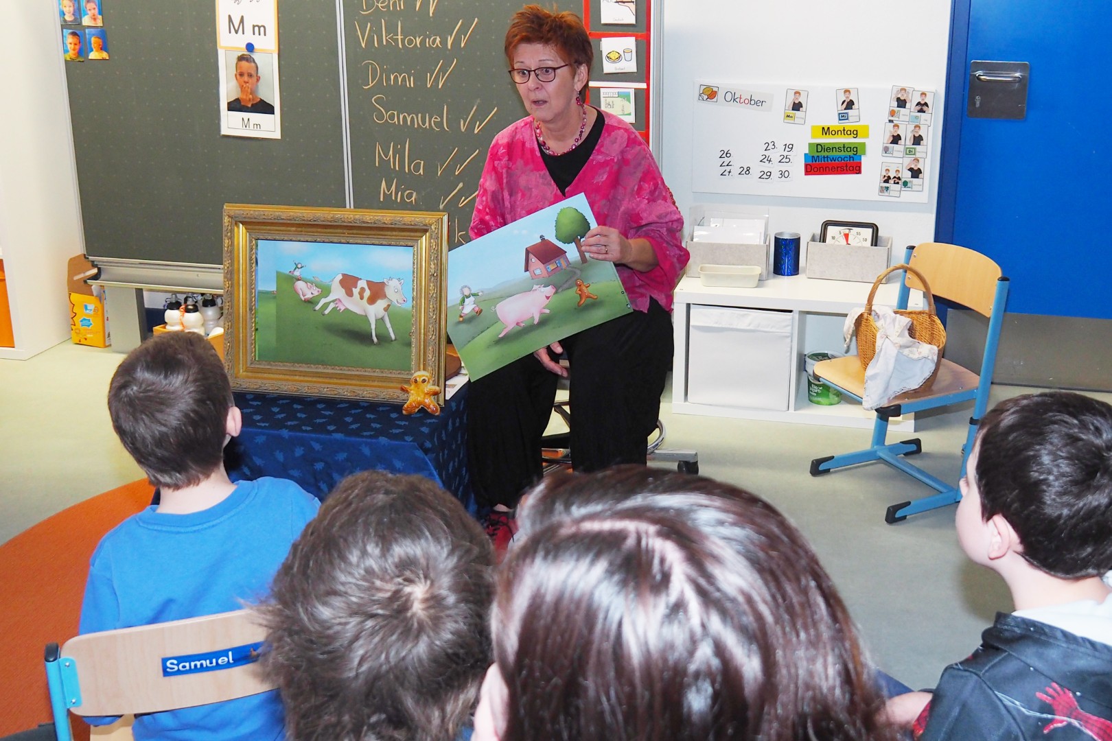 Gebannt lauschten die Kinder der Erzählung vom Lebkuchenmann.