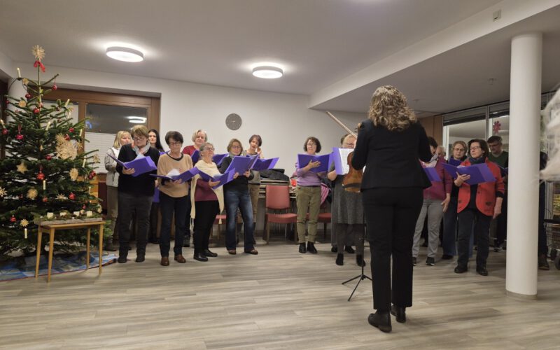 Auftritt des Kirchenchors Inzell unter der Leitung von Monika Schmidt.