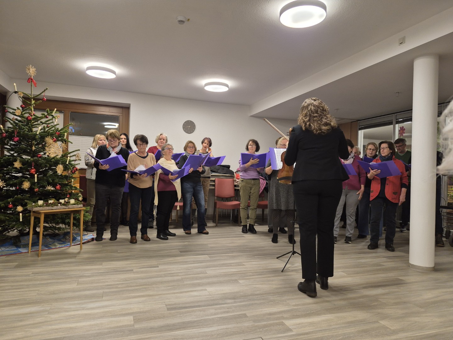Auftritt des Kirchenchors Inzell unter der Leitung von Monika Schmidt.