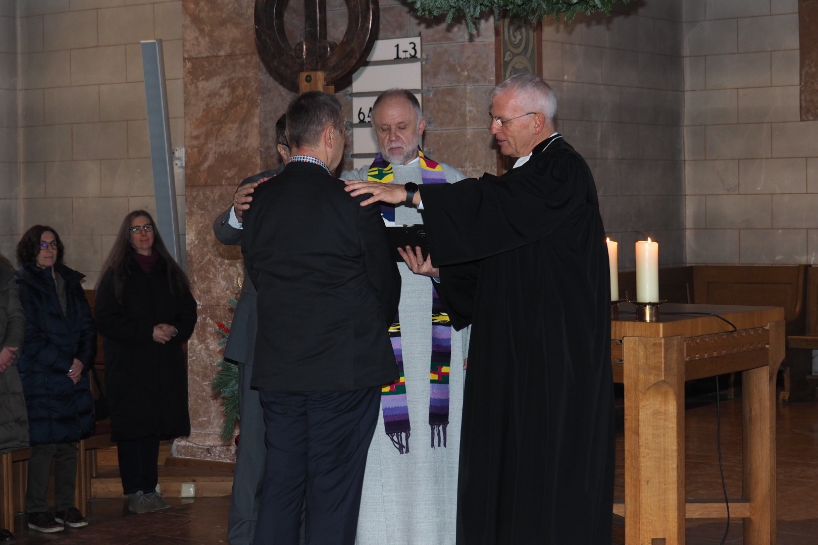 Robert Münderlein wird von seinen Aufgaben entpflichtet.