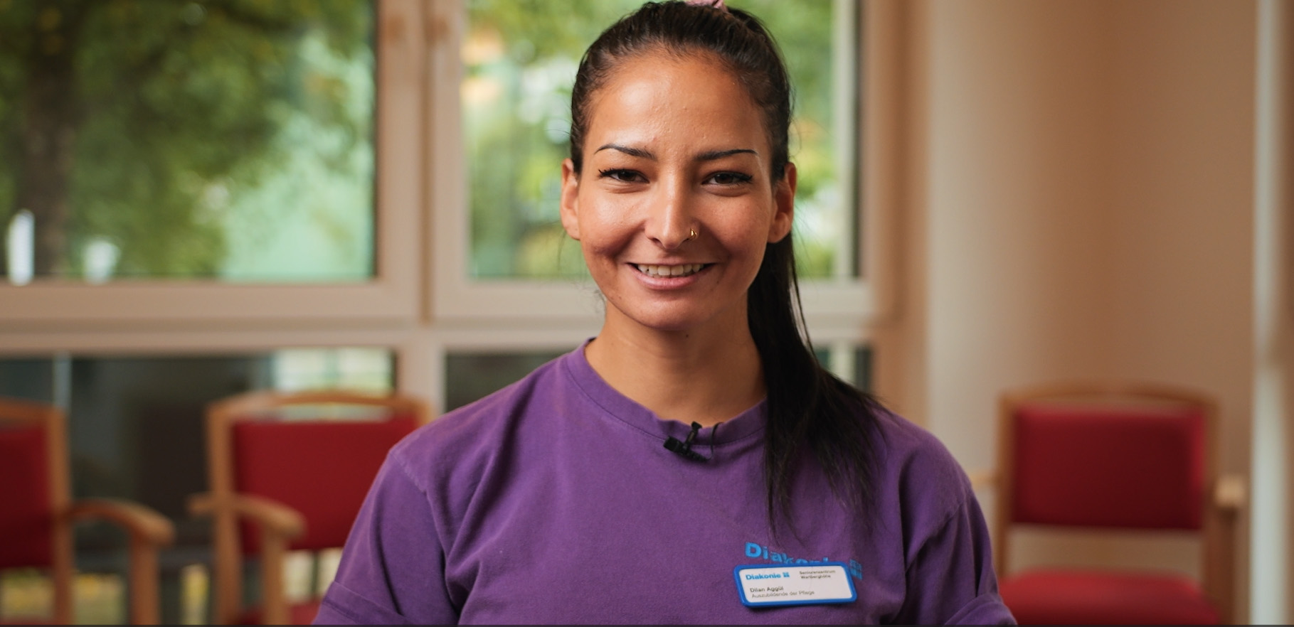 Unsere Pflegefachkraft Dilan erzählt, warum sie in der Pflege arbeitet und was sie an ihrem Beruf besonders schätzt.