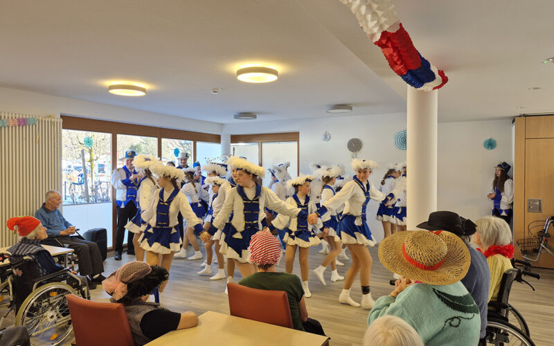 Die Jugendgarde der Faschingsfreunde Blau-Weiss Kammer e.V. in Aktion.