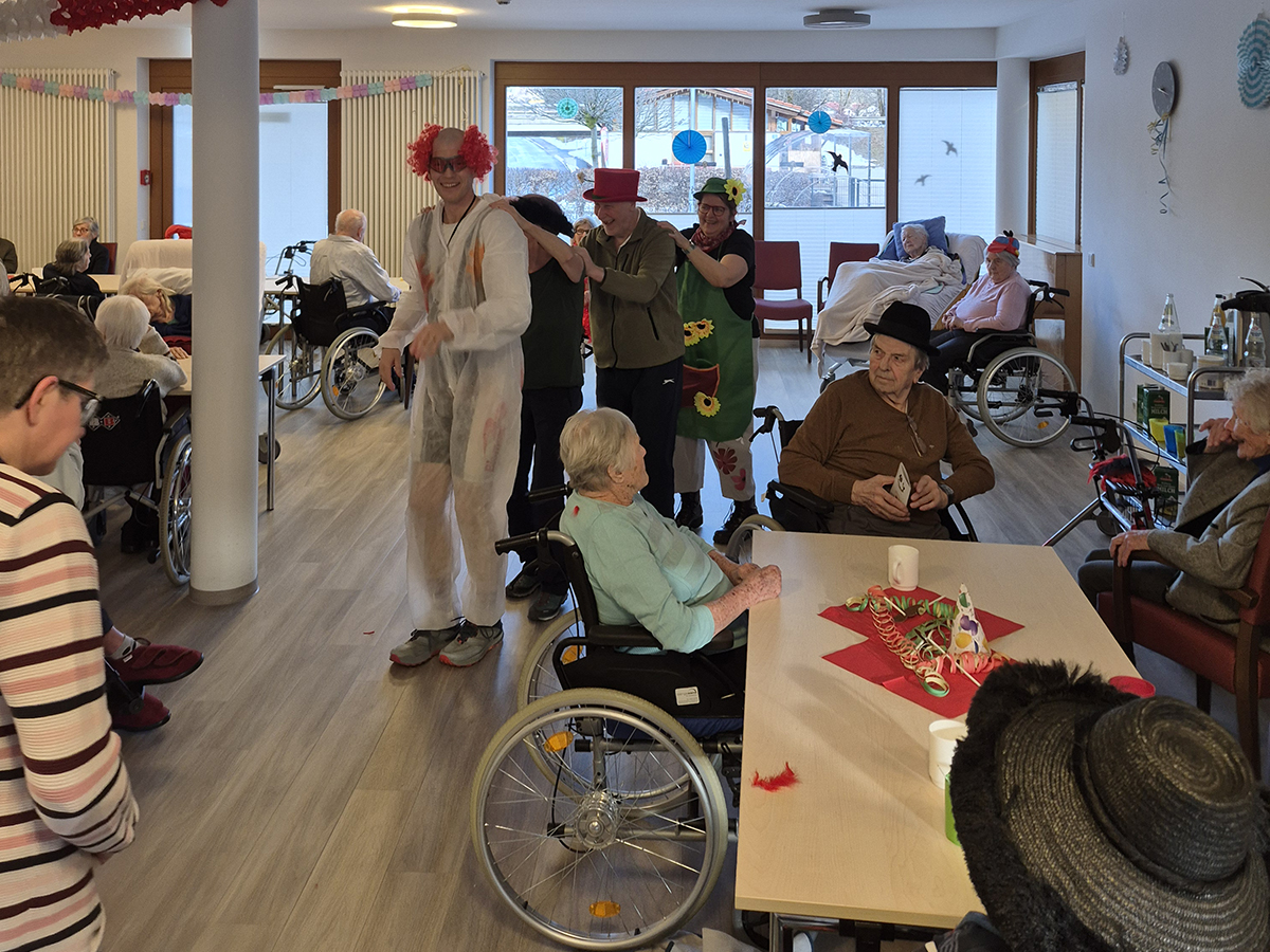 Faschingstreiben im Chiemgau-Stift Inzell.