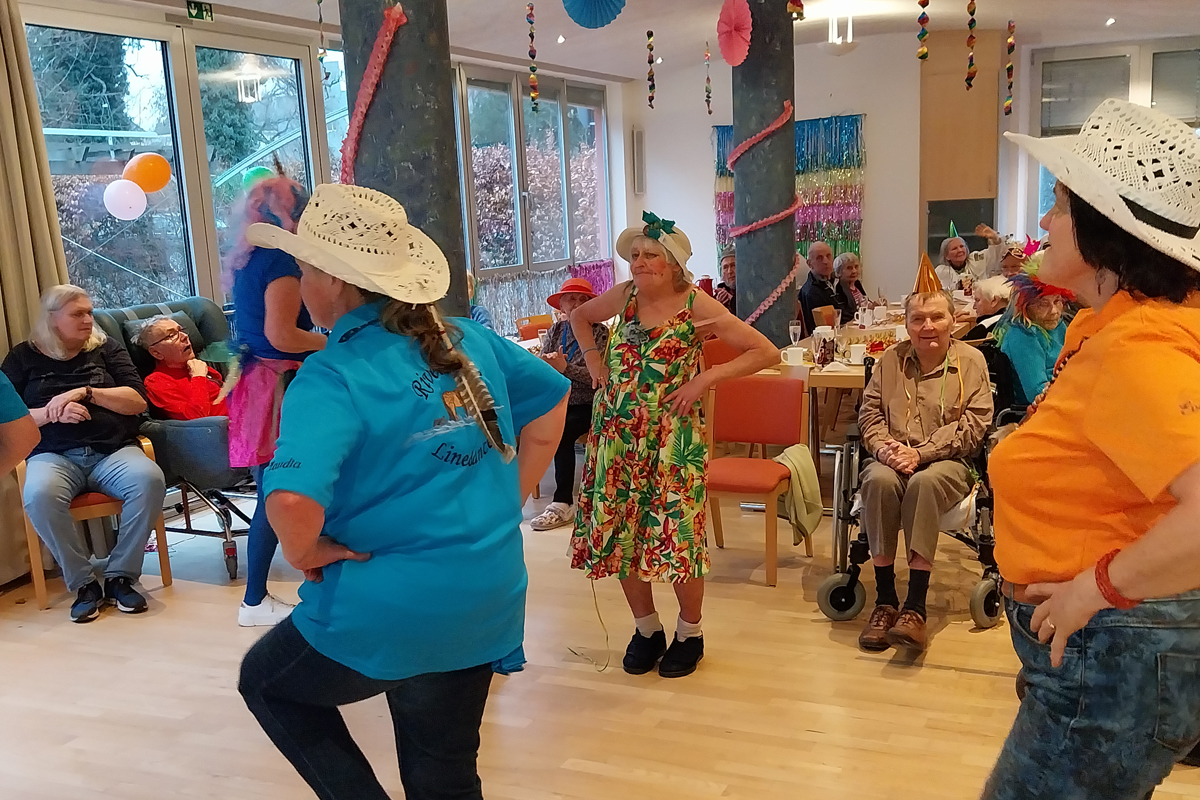 Höhepunkt des Nachmittags – Auftritt der „Riverstone Linedancer“.