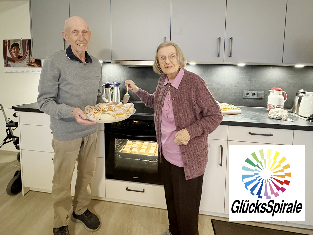 Rita Kirsch und Erhard Rübesam in der von der Glücksspirale geförderten neuen, modernen Küche.