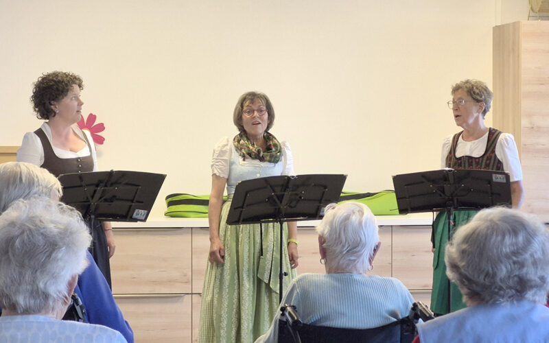 Das Trio SMArt beim Frühlingskonzert im Chiemgau-Stift Inzell.