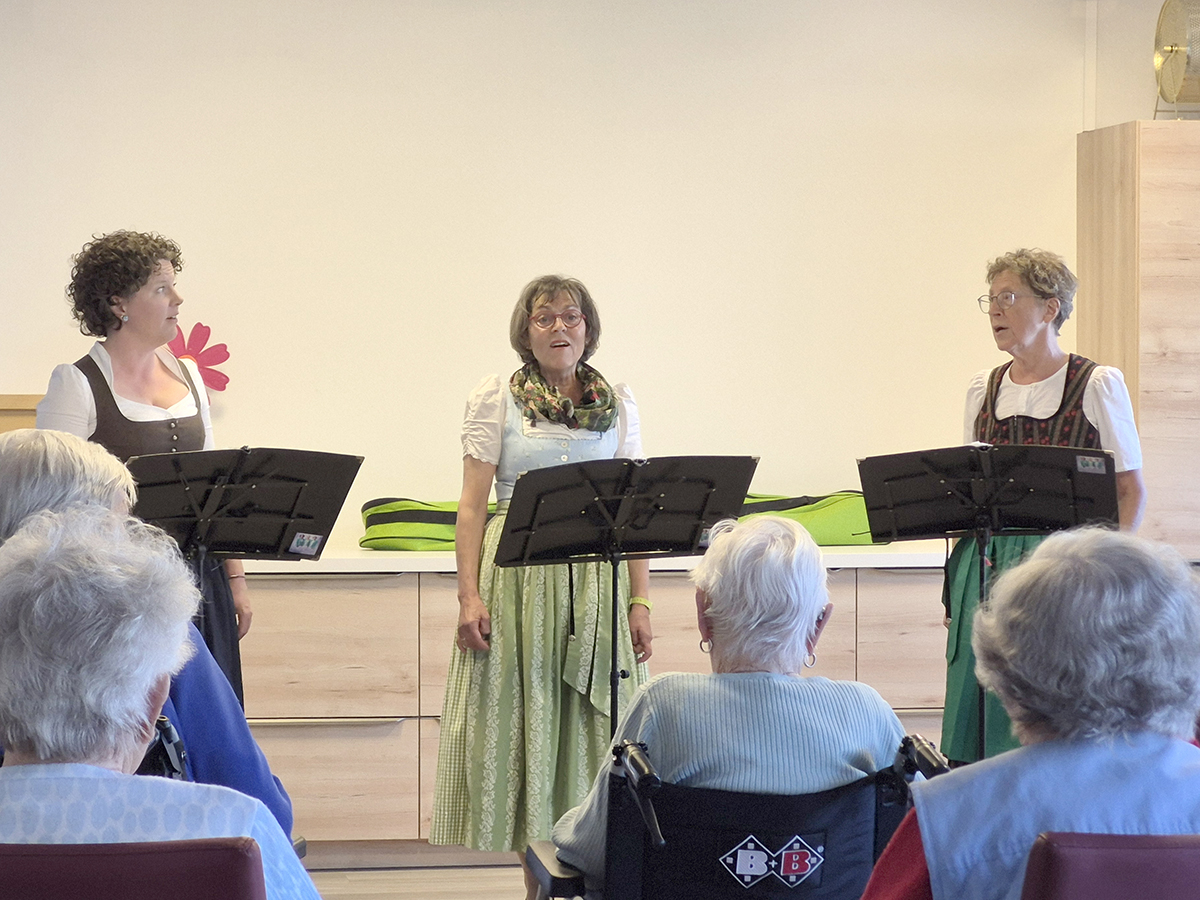 Das Trio SMArt beim Frühlingskonzert im Chiemgau-Stift Inzell.