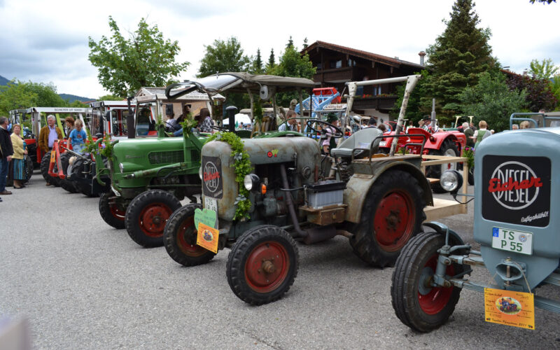 Oldtimer-Bulldogs bei der Pfingstroas Inzell