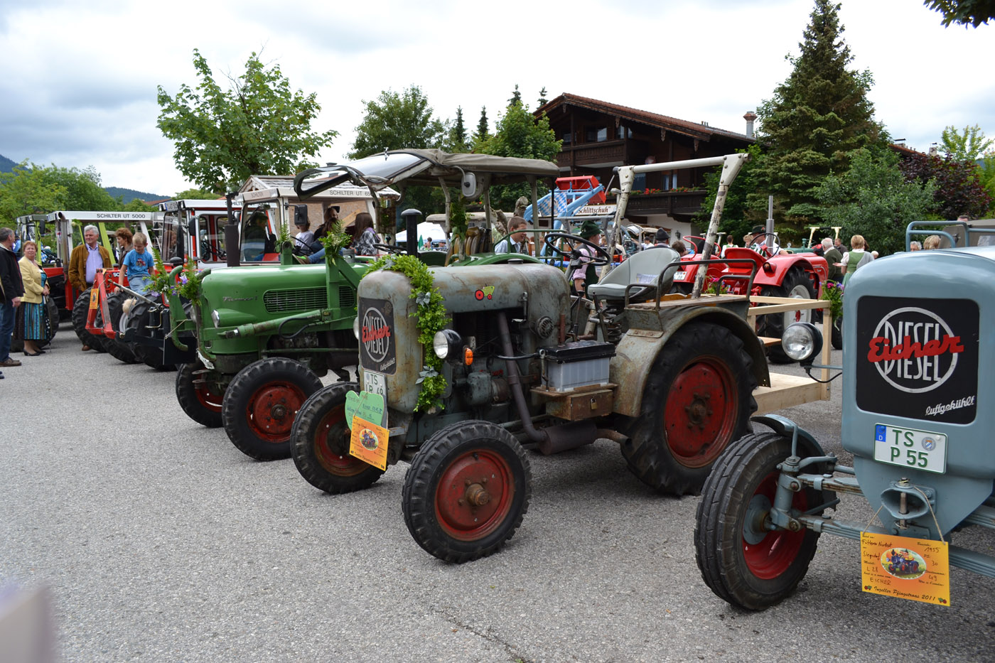 Oldtimer-Bulldogs bei der Pfingstroas Inzell