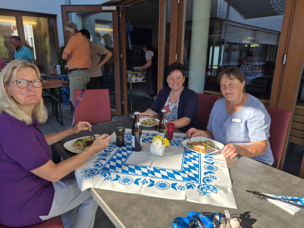 Mitarbeiter beim Sommerfest
