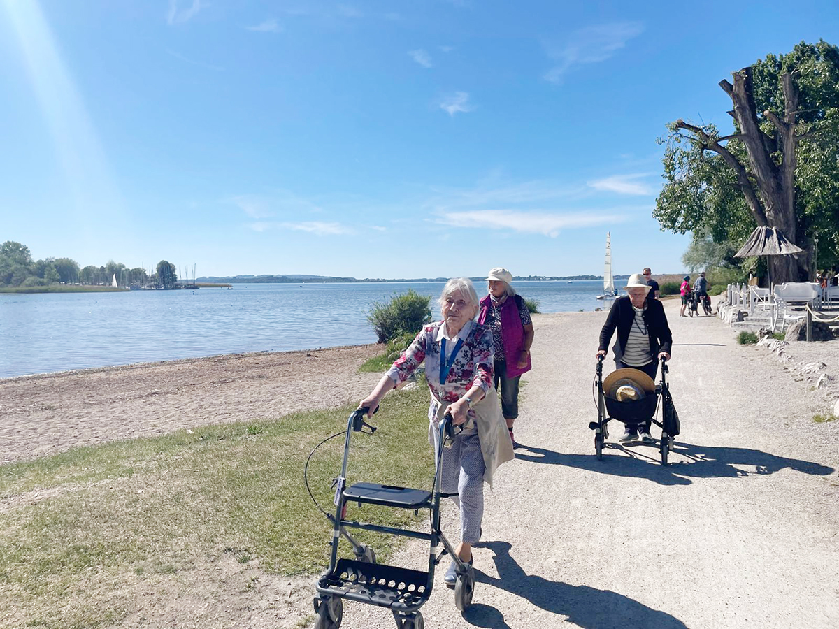 Nach ausgiebiger Stärkung wurde ein kleiner Spaziergang am Ufer des Sees gemacht, bevor die Heimreise angetreten wurde.