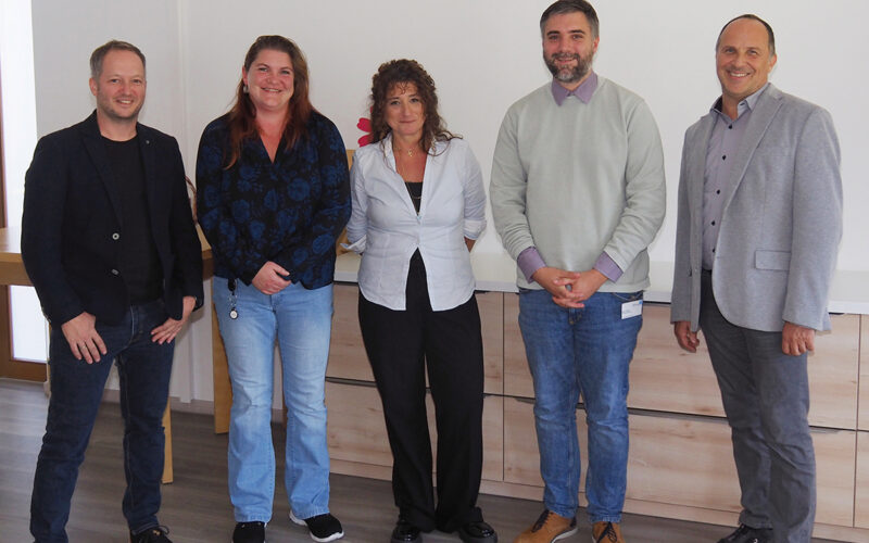 Das neue Leitungsteam des Chiemgau-Stifts Inzell. Von links: Fachbereichsleiter Markus Schneider, Hauswirtschaftsleiterin Jennifer Frank, Einrichtungsleiterin Alexandra Ortner, Pflegedienstleiter Marco Gahut, Geschäftsführer Andreas Karau.